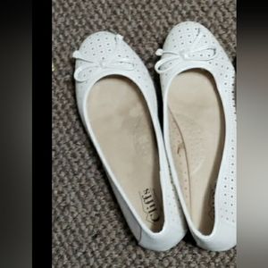 Womens flats size 8 M Cliffs White